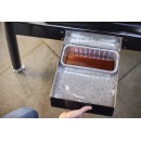 Snadné čištění a údržba - Nakloněné aromakolejnice Flavorizer Bars odvádí tuk středem grilu do snadno vyjmutelné zásuvky.